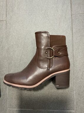 Baretraps Women’s Brown Leather Ankle Boots size 9.5